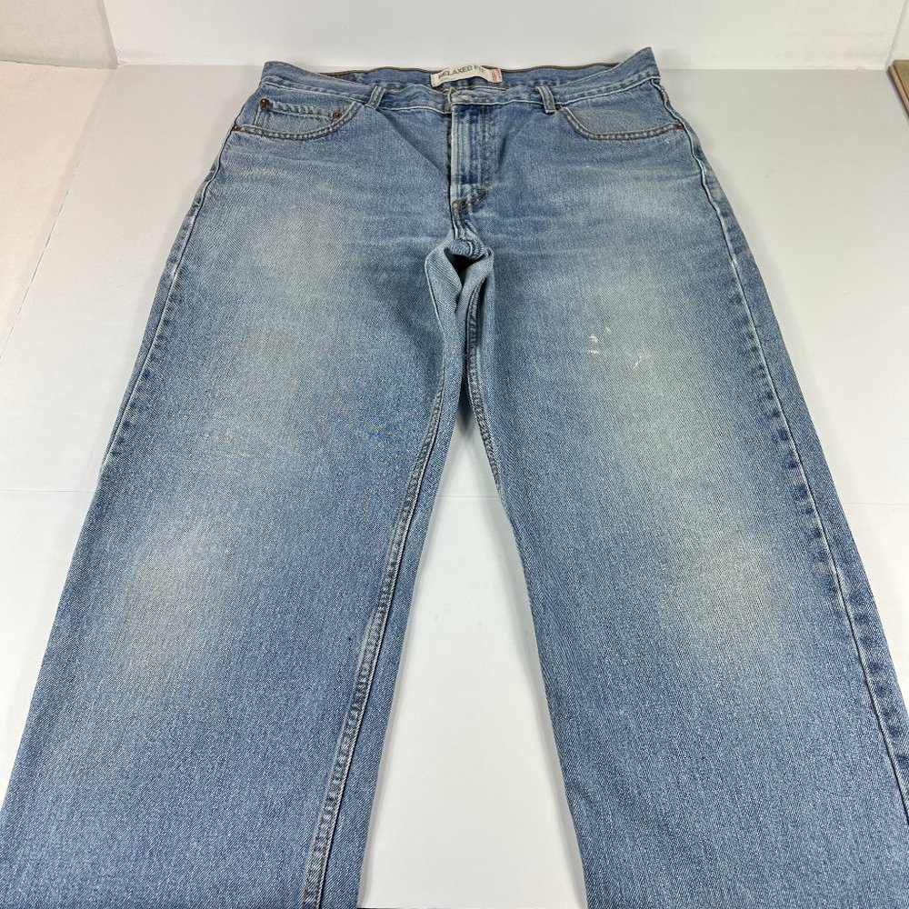 Levi's Jeans Men's 36 x 33* 550 Relaxed Straight Leg Blue Faded Thrashed Denim